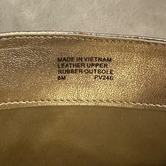 New Michael Kors
Cosmo Crinkle Metallic Leather Kitten Heel Booties - Picture 9 of 11